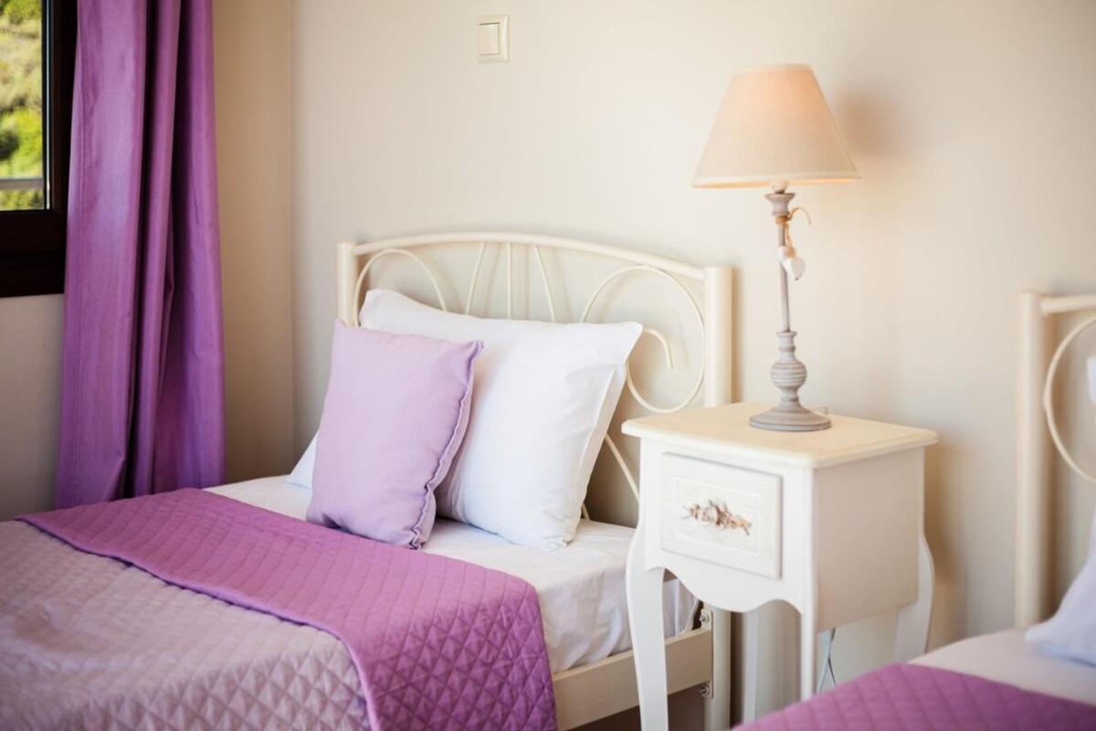 Villa Armonia - Beachfront Majestic Retreat Πεταλίδι Εξωτερικό φωτογραφία