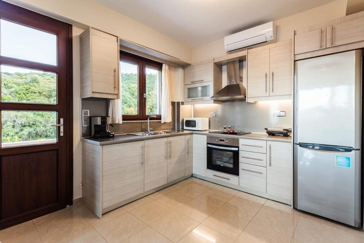 Villa Armonia - Beachfront Majestic Retreat Πεταλίδι Εξωτερικό φωτογραφία