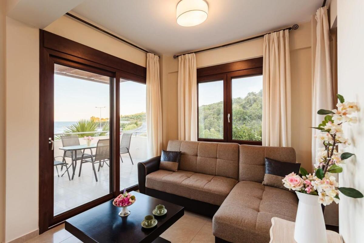 Villa Armonia - Beachfront Majestic Retreat Πεταλίδι Εξωτερικό φωτογραφία